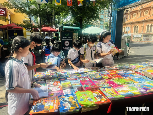 S&aacute;ch thiếu nhi đang gặp kh&oacute; - Ảnh 1.