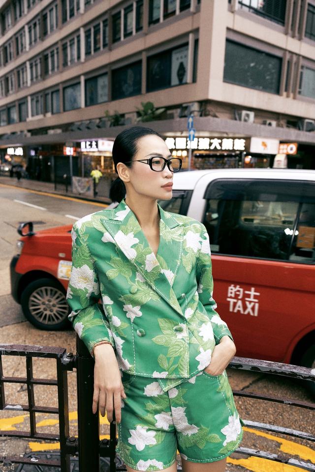 Váy hoa, trang phục họa tiết hoa dành dành - Ảnh 3.