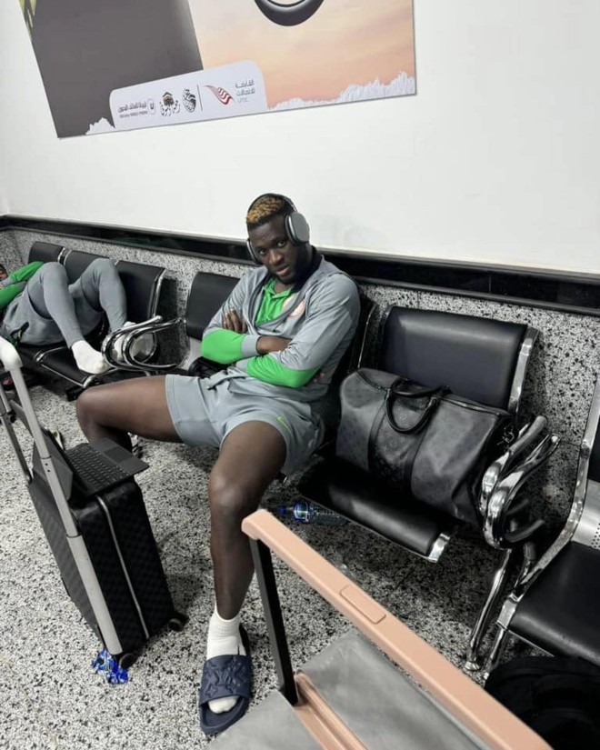 Đội Nigeria tức giận hủy trận vì 'bị giam' 20 tiếng ở sân bay: Không nước và thức ăn- Ảnh 4. Đội Nigeria tức giận hủy trận vì 'bị giam' 20 tiếng ở sân bay: Không nước và thức ăn- Ảnh 4.