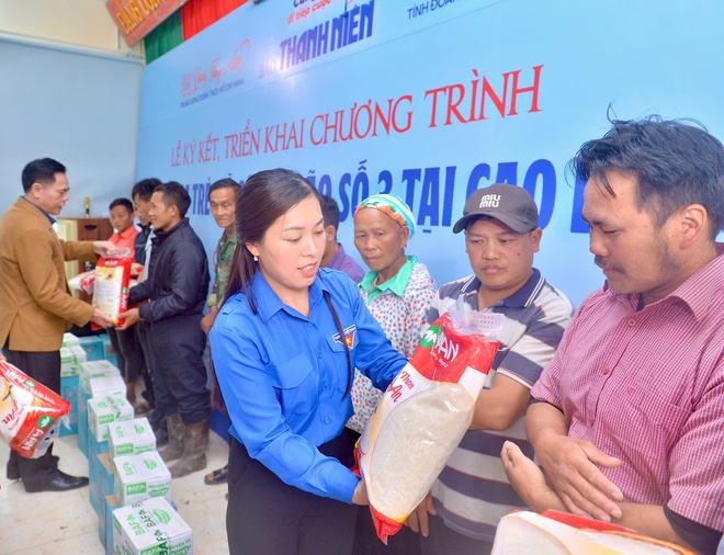 Báo Thanh Niên bảo trợ 24 trẻ mồ côi do bão số 3 tại Cao Bằng- Ảnh 10.