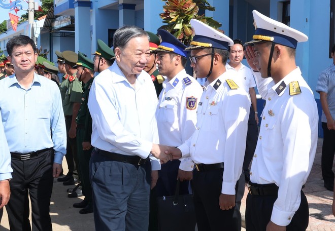 Tổng Bí thư, Chủ tịch nước: Xây dựng đảo Cồn Cỏ thành khu vực phòng thủ vững chắc- Ảnh 2.