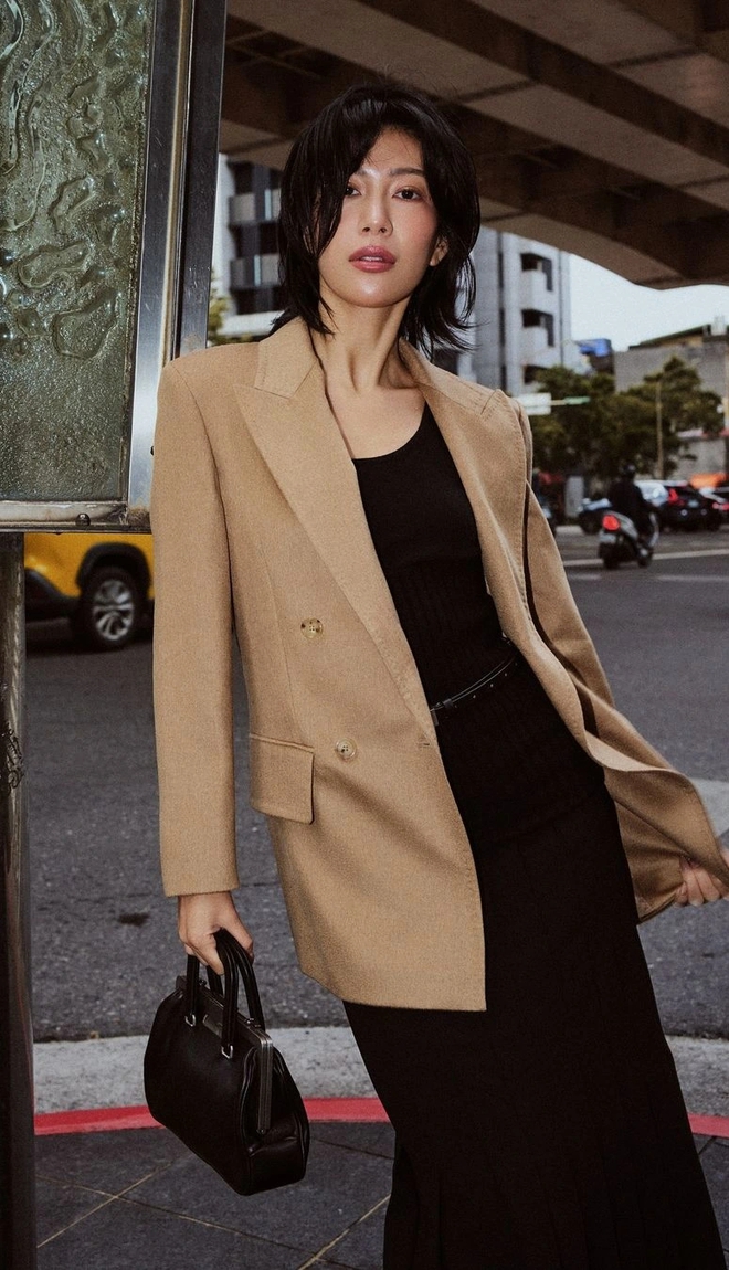 The most luxurious and light long coat worth buying in the cold season is here - Photo 2.