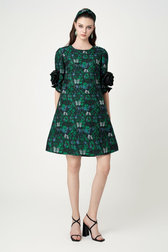 Patterned brocade material reigns supreme in the fall and winter season - Photo 5.