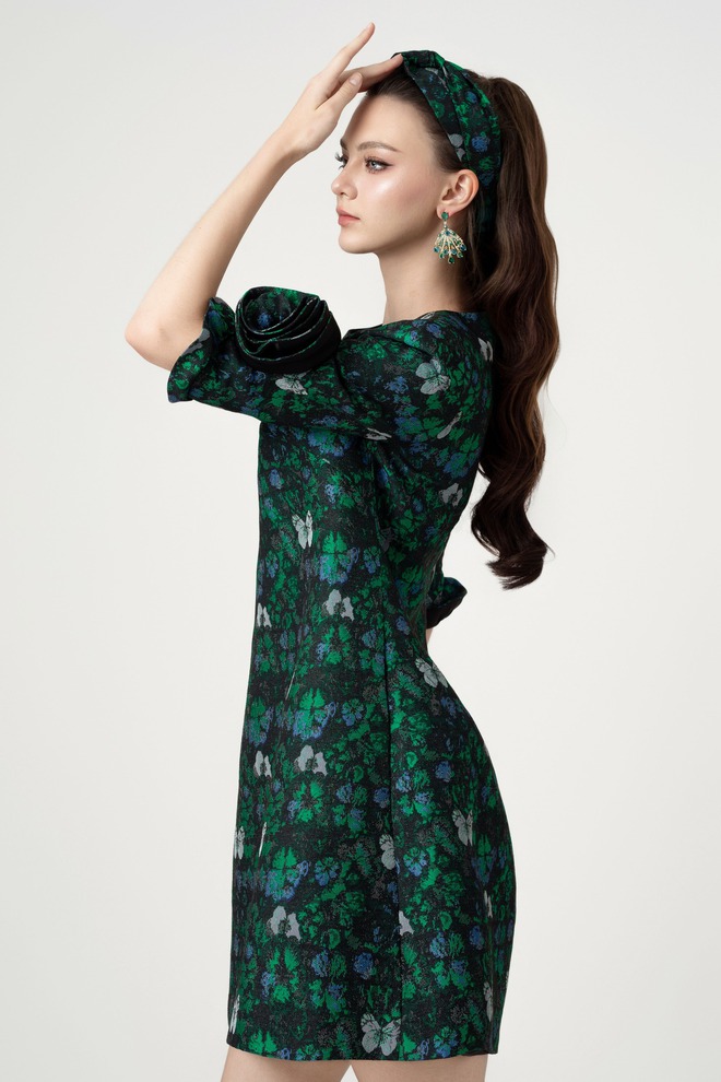 Patterned brocade material reigns supreme in the fall and winter season - Photo 6.