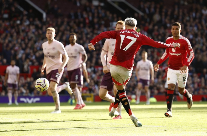 Manchester United ngược dòng hạ Brentford- Ảnh 8.