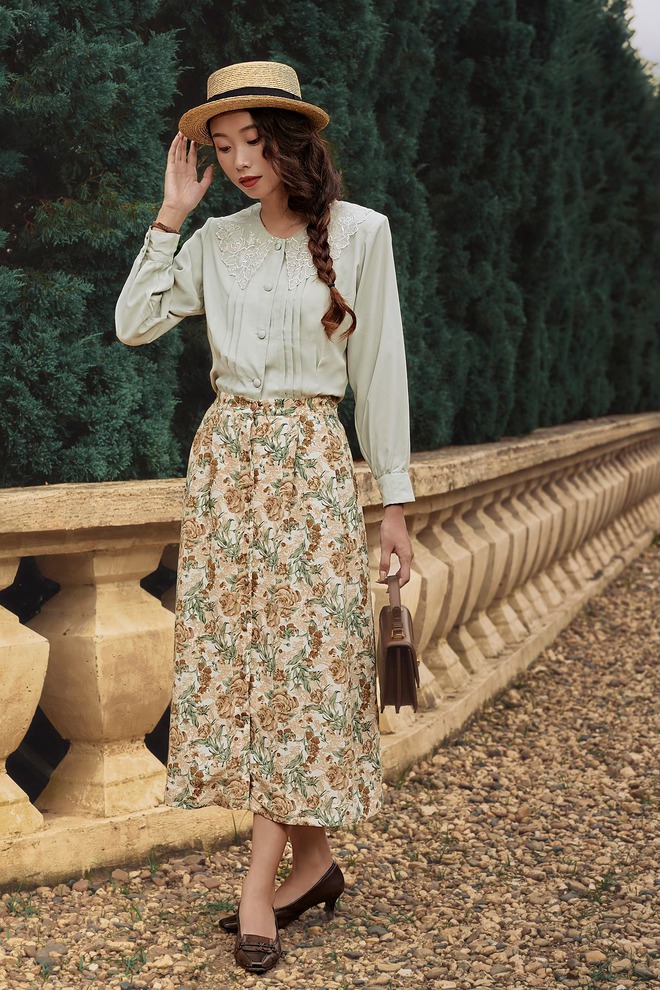 Long skirt and stylized shirt: Fall fashion style - Photo 9.