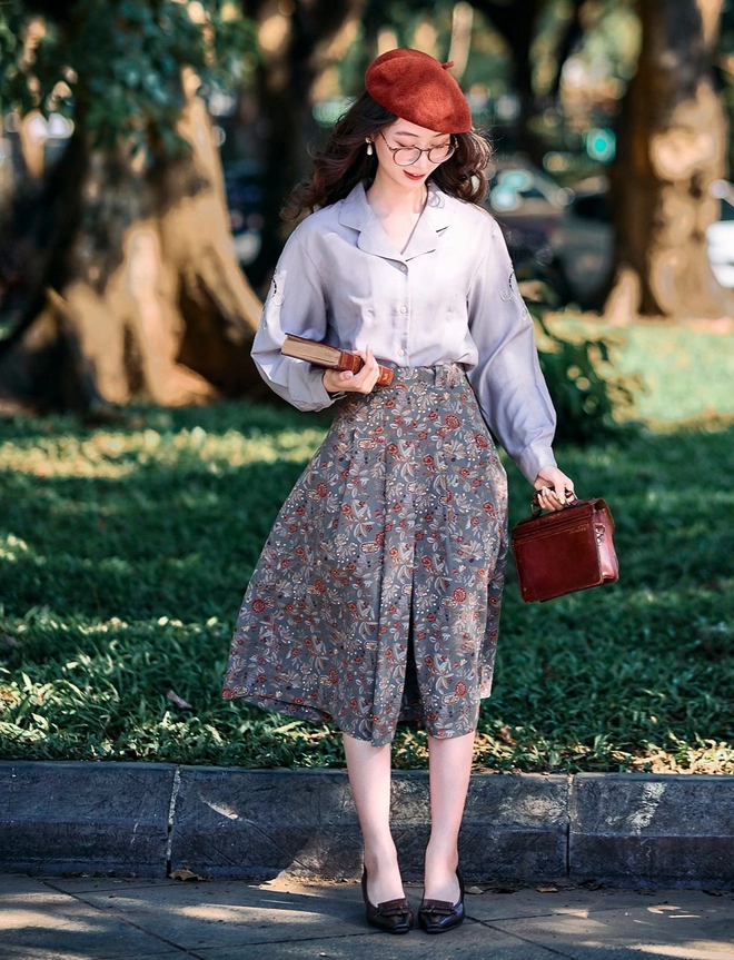 Long skirts and stylized shirts: Fall fashion style - Photo 10.