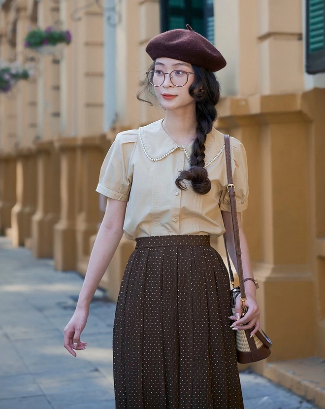 Long skirt and stylized shirt: Fall fashion style - Photo 5.