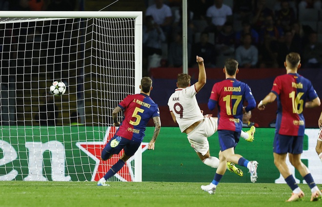 Barcelona tấn công phủ đầu, thắng đậm Bayern Munich: Raphinha ghi hat-trick siêu hạng- Ảnh 6.