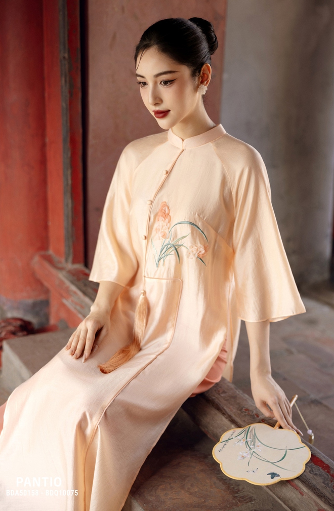 In autumn, everyone wants to show off their figure with Vietnamese ao dai - Photo 4.