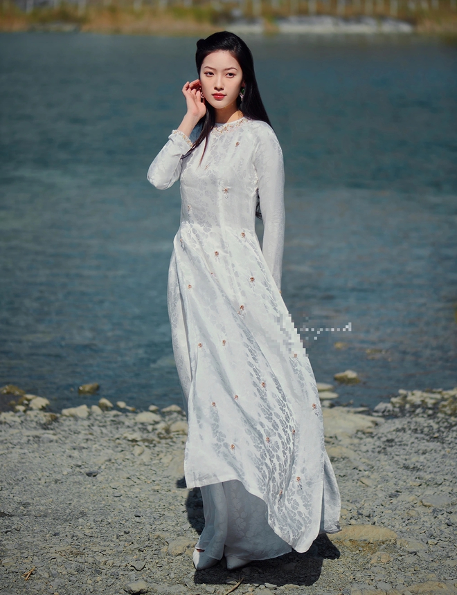 In autumn, everyone wants to show off their figure with Vietnamese ao dai - Photo 10.