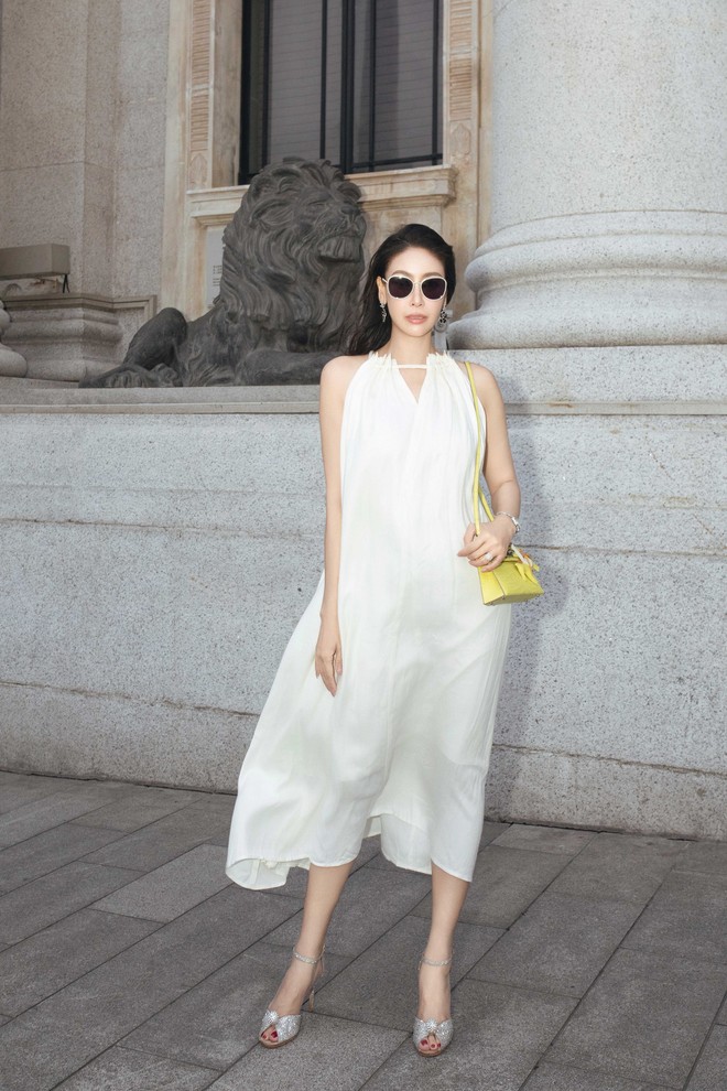 Miss Ha Kieu Anh, U50 shows off her spectacular rejuvenated street style - Photo 6.