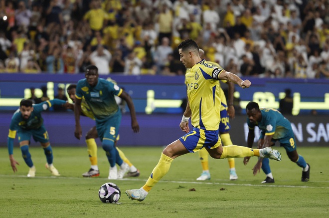 Ronaldo ghi bàn trận thứ 4 liên tiếp cho Al Nassr, chia tay đội ngay trong đêm- Ảnh 2.