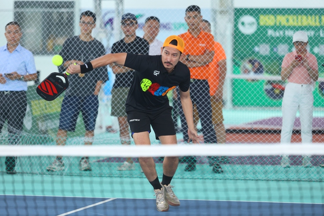 Diễn viên Huy Khánh, ca sĩ Akira Phan 'cháy' hết mình cùng giải pickleball đầy ý nghĩa- Ảnh 4.