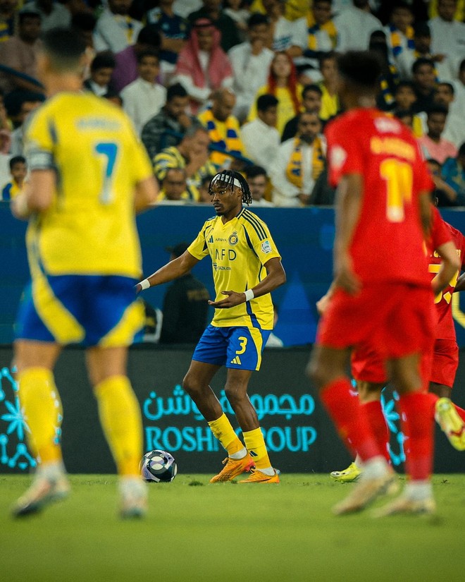 Ronaldo ghi bàn, Al Nassr vẫn thua ngược đội vừa lên hạng: Đứt luôn mạch bất bại!- Ảnh 4.