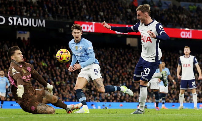 Man City thua khó tin Tottenham: HLV Pep Guardiola 'gục ngã', Haaland làm gì trên sân?- Ảnh 4.