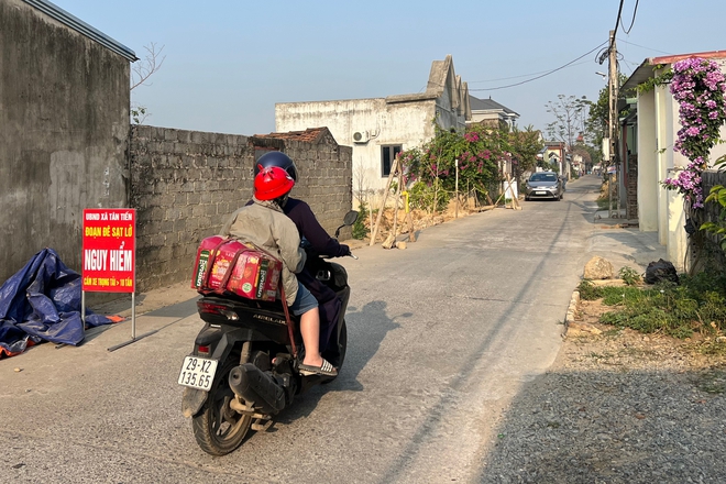 Cận cảnh những đoạn đê sạt lở nghiêm trọng ở vùng 'rốn lũ' Hà Nội- Ảnh 3.