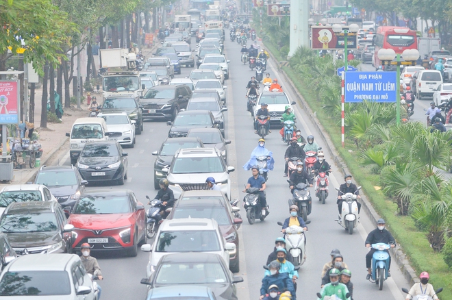 Sương mù, bụi mịn bao phủ Hà Nội: Nhiều tòa nhà 'biến mất'- Ảnh 5.