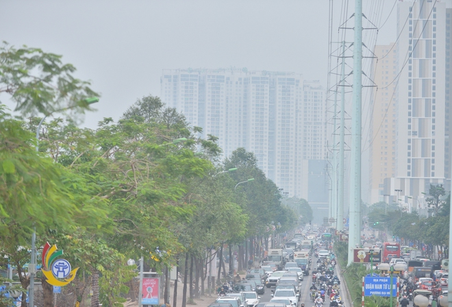 Hà Nội mù mịt bụi mịn từ sáng đến tối, nhiều tòa nhà 'biến mất'- Ảnh 12.