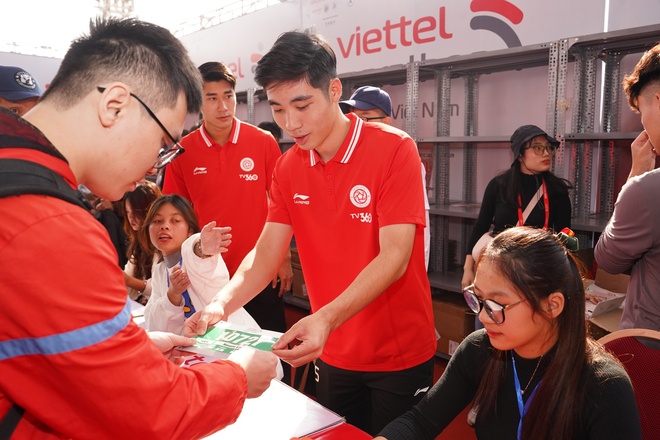 Dàn sao Thể Công Viettel cùng Nguyễn Thị Oanh khuấy động giải Viettel marathon 2024- Ảnh 2.