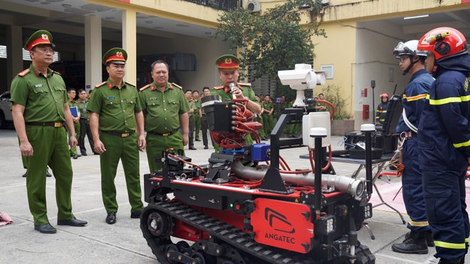 Hà Nội ra mắt lực lượng Cảnh sát chữa cháy và cứu nạn đặc biệt tinh nhuệ- Ảnh 6.