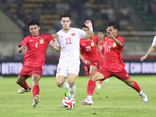 AFF Cup: Việt Nam và những đường chuyền dài, độc chiêu hay cố gắng giấu bài?- Ảnh 2.