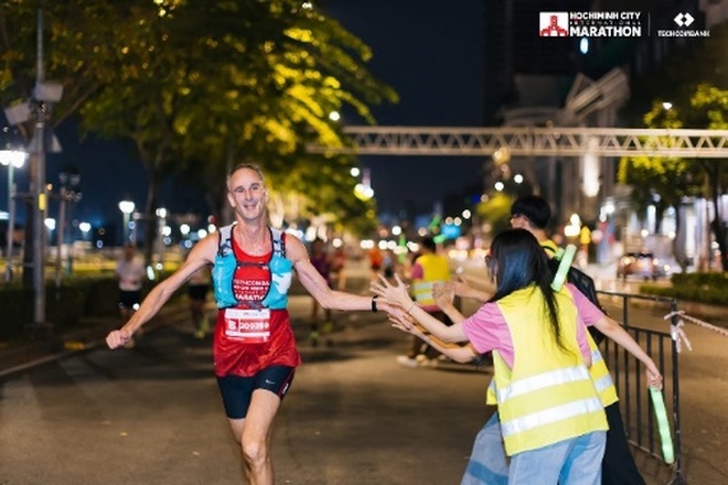 Những hình ảnh ấn tượng tại Giải marathon quốc tế Thành phố Hồ Chí Minh Techcombank 2024- Ảnh 23.