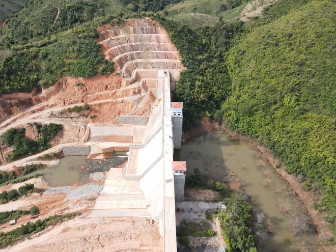 Dự &aacute;n hồ chứa nước 550 tỉ đồng ngổn ngang sau nhiều lần trễ hẹn- Ảnh 7.