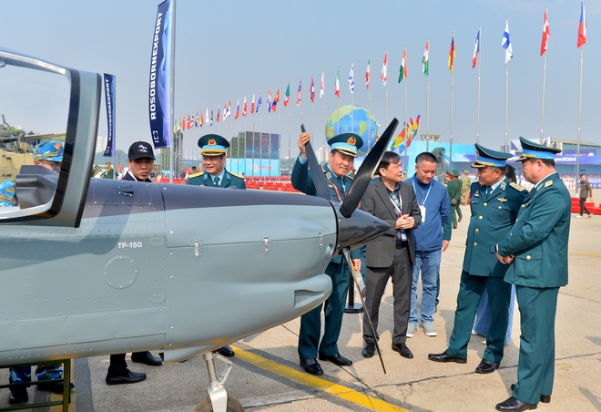 Xem 'ngựa thồ' CASA C-295 và máy bay 'Made in Vietnam' tại triển lãm quốc phòng 2024- Ảnh 15.