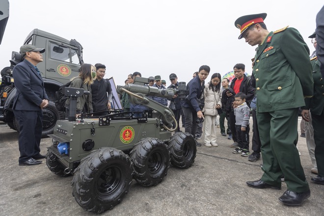 90.000 người xếp hàng xem Triển lãm Quốc phòng quốc tế Việt Nam 2024- Ảnh 8.