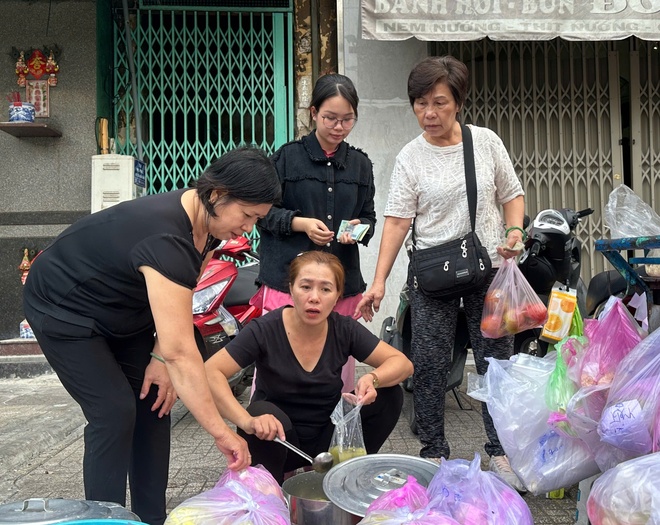 Vì sao sáng nay nhiều người đổi nghề... bán chè trôi nước ở Chợ Lớn, khách vây kín?- Ảnh 8.