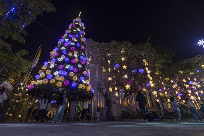 Nhà thờ lung linh trước đêm Noel- Ảnh 12.