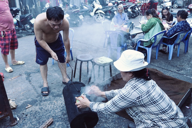 Nghề xưa ở TP.HCM: Nghệ thuật rang cà phê 100 năm chợ Phùng Hưng- Ảnh 6.