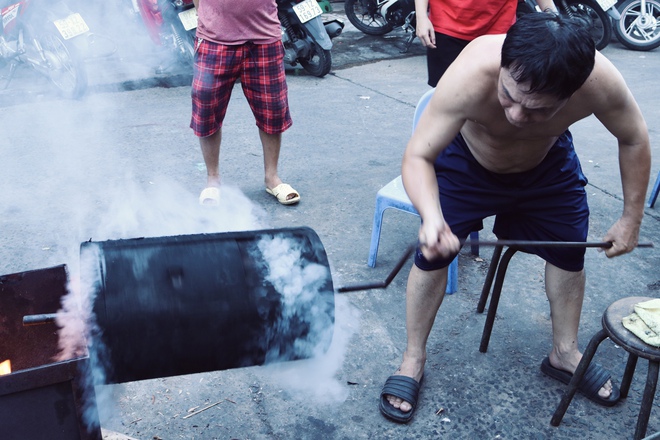 Nghề xưa ở TP.HCM: Nghệ thuật rang cà phê 100 năm chợ Phùng Hưng- Ảnh 5.