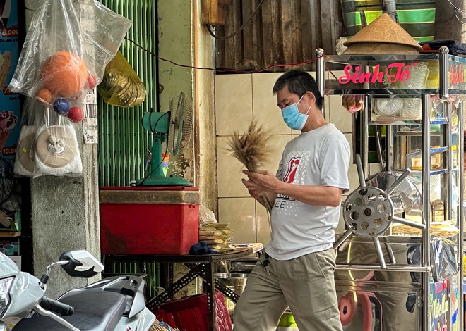 X&oacute;m l&agrave;m chổi đ&oacute;t độc nhất TP.HCM tất bật vụ tết: "L&agrave;m gấp đ&ocirc;i ng&agrave;y thường"- Ảnh 10.