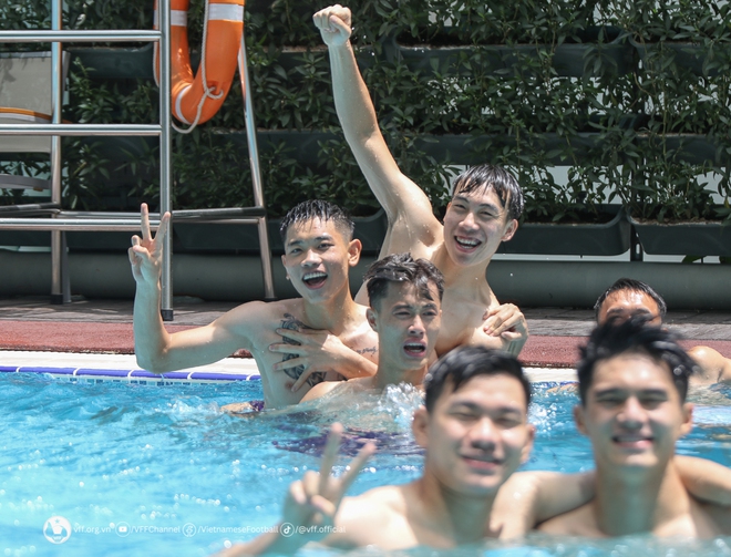 Các ‘hot boy’ U.23 Việt Nam khoe 6 múi đẹp như nam thần- Ảnh 6.