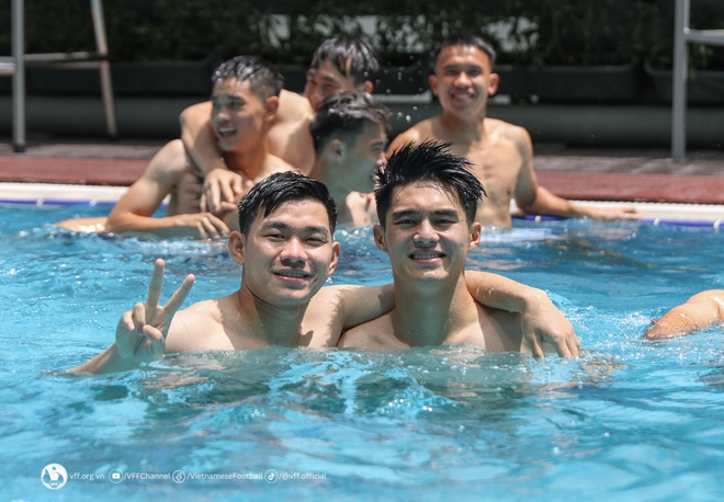 Các ‘hot boy’ U.23 Việt Nam khoe 6 múi đẹp như nam thần- Ảnh 4.