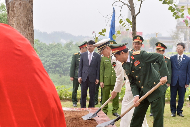 Đại tướng Phan Văn Giang tô son cột mốc biên giới Việt Nam - Trung Quốc- Ảnh 9.