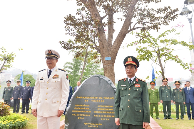 Đại tướng Phan Văn Giang tô son cột mốc biên giới Việt Nam - Trung Quốc- Ảnh 10.