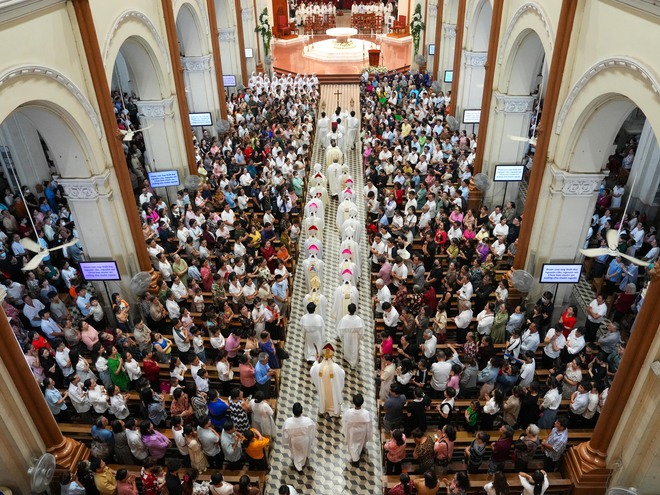 Ngoại trưởng Tòa Thánh Vatican thăm Nhà thờ Đức Bà Sài Gòn đang được đại trùng tu- Ảnh 11.