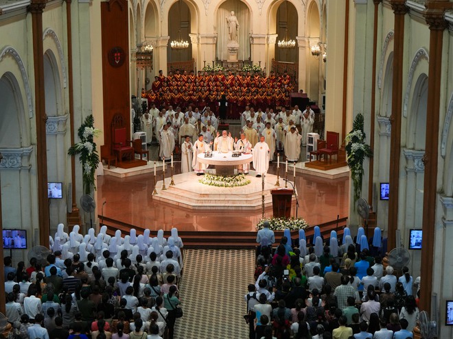 Ngoại trưởng Tòa Thánh Vatican thăm Nhà thờ Đức Bà Sài Gòn đang được đại trùng tu- Ảnh 12.