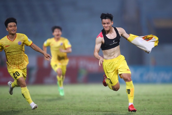 Cựu sao đội tuyển Việt Nam ghi bàn đẹp, Thể Công Viettel 'nghẹt thở' vào bán kết- Ảnh 4.