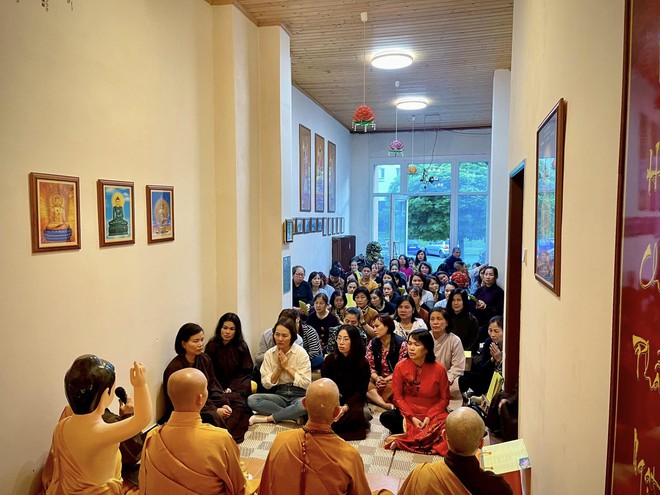 Chùa Việt ở châu Âu đón Phật tử về dự đại lễ Phật đản- Ảnh 9.