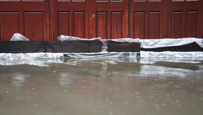 Thành phố Thanh Hóa ngập nặng sau cơn mưa sáng- Ảnh 5.