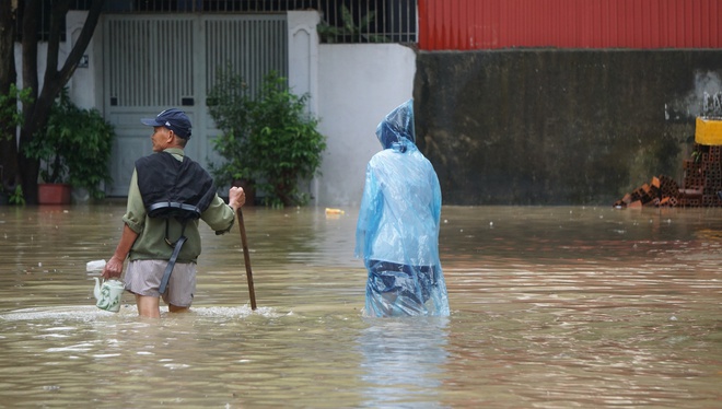 Thành phố Thanh Hóa ngập nặng sau cơn mưa sáng- Ảnh 10.