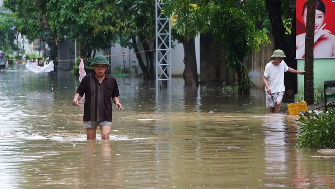 Thành phố Thanh Hóa ngập nặng sau cơn mưa sáng- Ảnh 9.