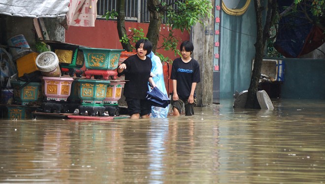 Thành phố Thanh Hóa ngập nặng sau cơn mưa sáng- Ảnh 11.