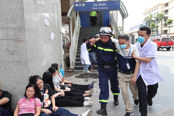 Diễn tập sơ tán hành khách khi metro Nhổn - ga Hà Nội gặp sự cố- Ảnh 7.