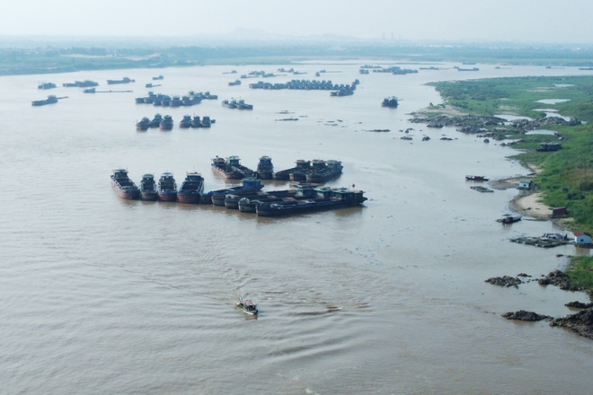 Tàu cát quần thảo sông Đà, 19 ngôi nhà nứt toác, dân than 'kêu trời không thấu'- Ảnh 7.