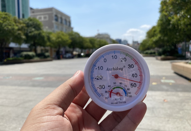 Nắng nóng lịch sử ở TP.HCM: Giữa trưa Bình Thạnh 46 độ C; quận 7 chỉ 40 độ- Ảnh 4.
